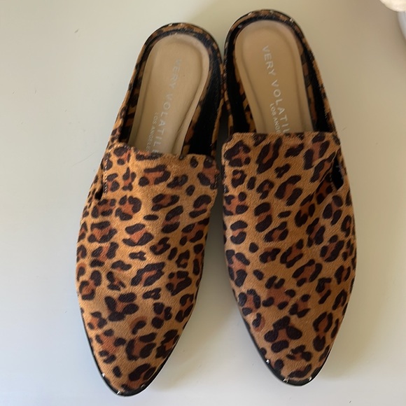 Leopard print slip ons - Picture 2 of 9